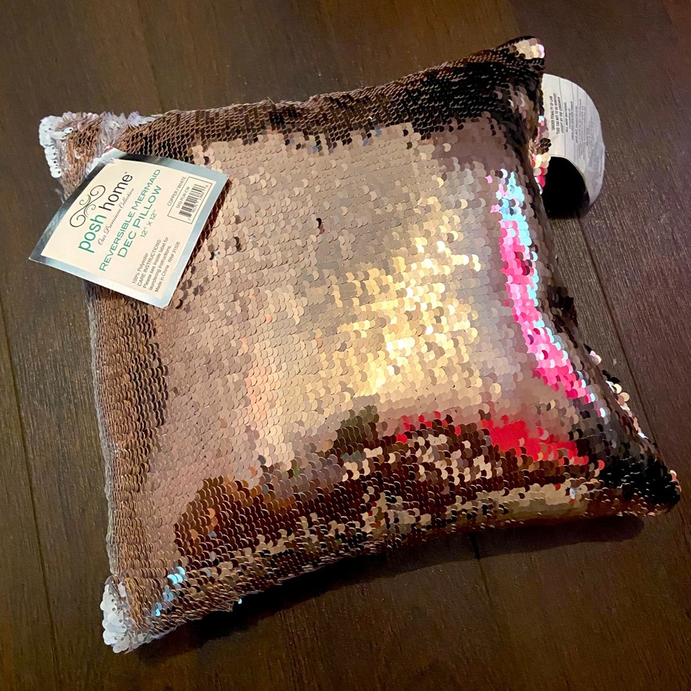 NWT Reversible Gold/White Decorative Pillow